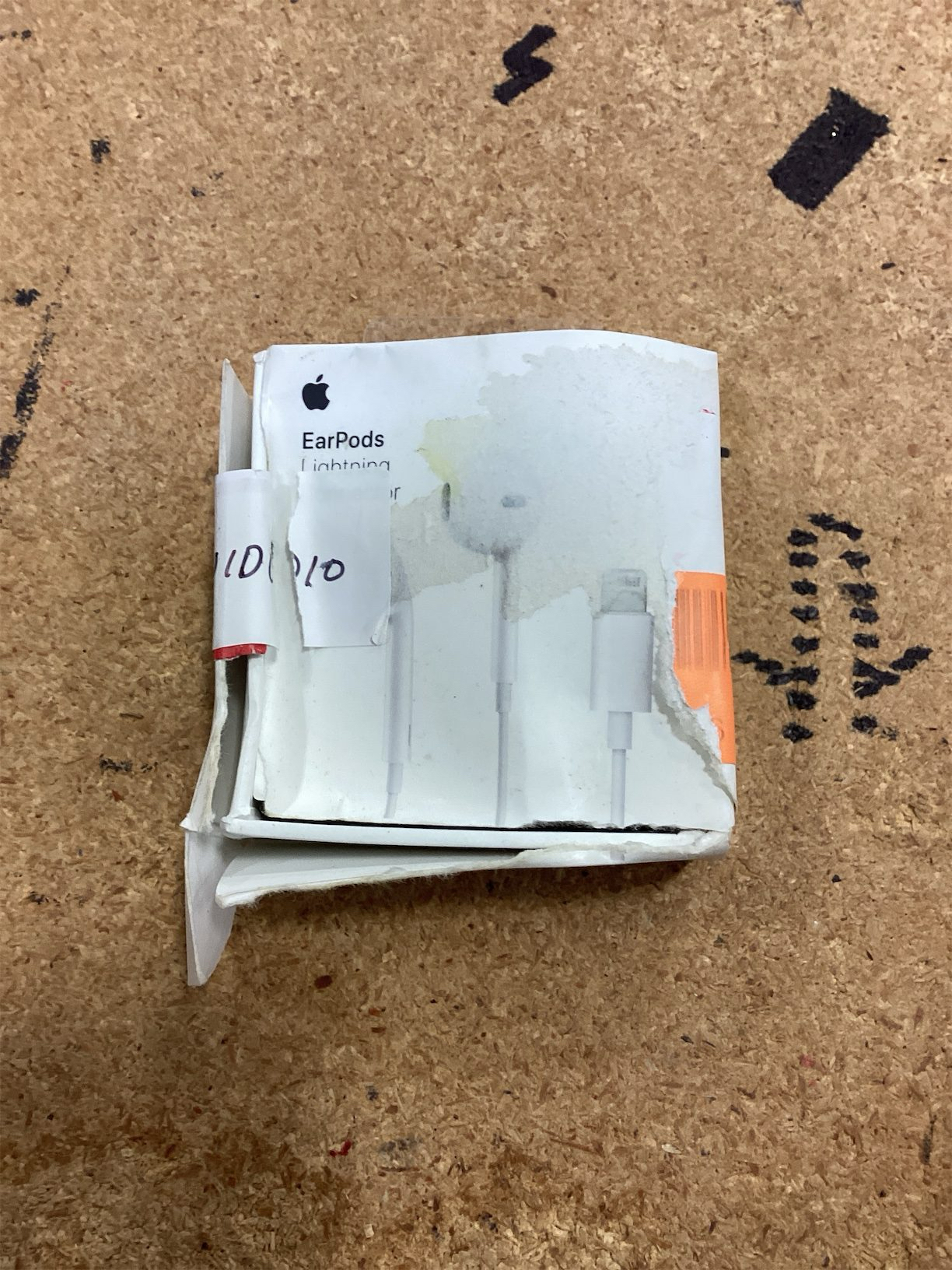 Apple EarPods Headphones with Lightning Connector, Wired Ear Buds for iPhone with Built-in Remote to Control Music, Phone Calls, and Volume