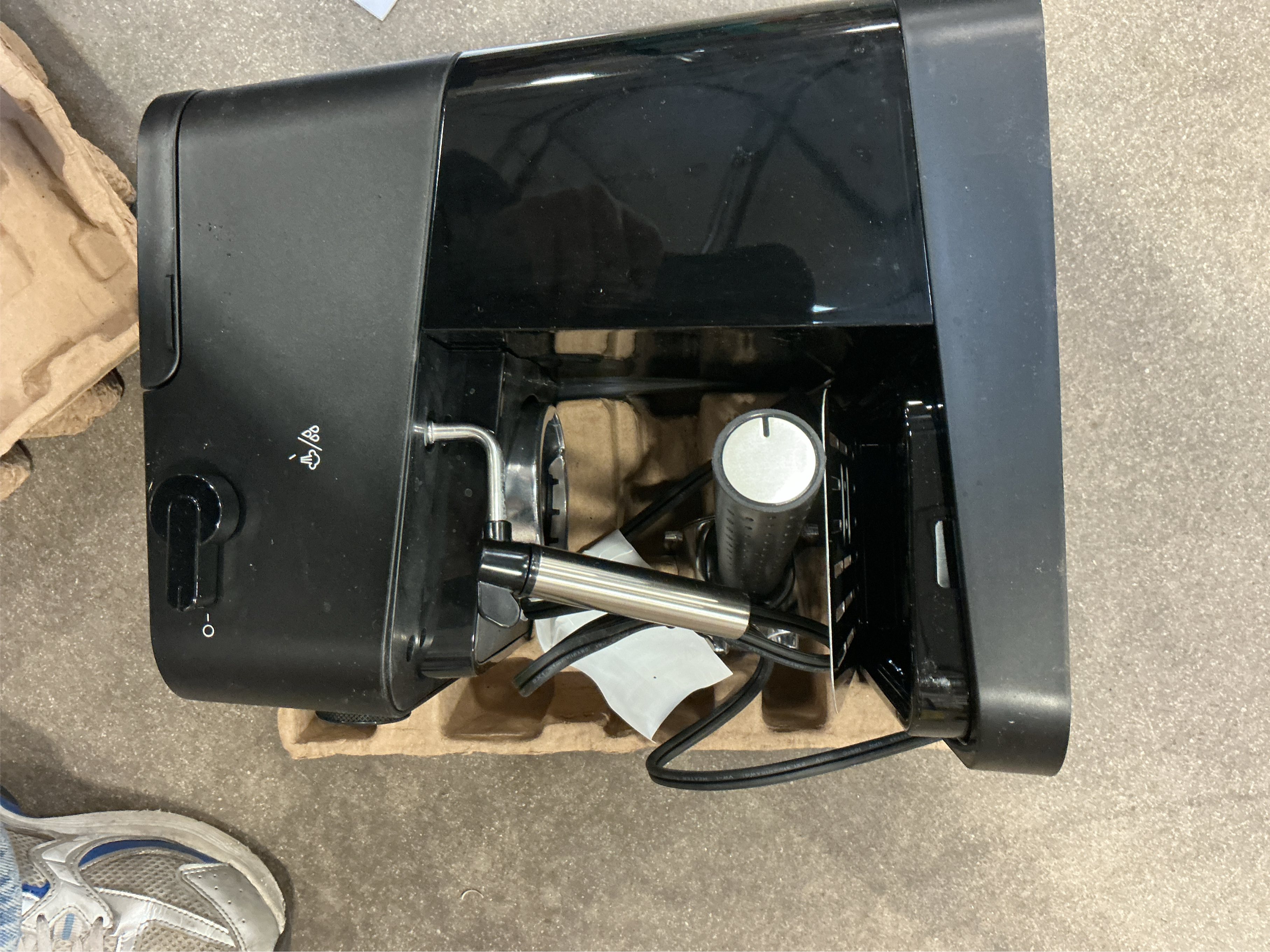 De'Longhi Stilosa Manual Espresso Machine, Compact Coffee Maker, 15 Bar Pump Pressure, Manual Milk Frother Steam Wand for Authentic Single & Double Espresso, Lattes & Cappuccinos, Tamper Included