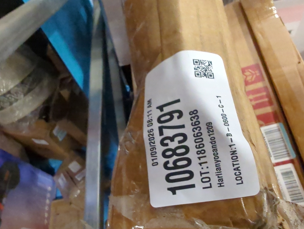 Polaris 2889089 Lock & Ride Hard Coat Poly Full Windshield - Vented Frameless