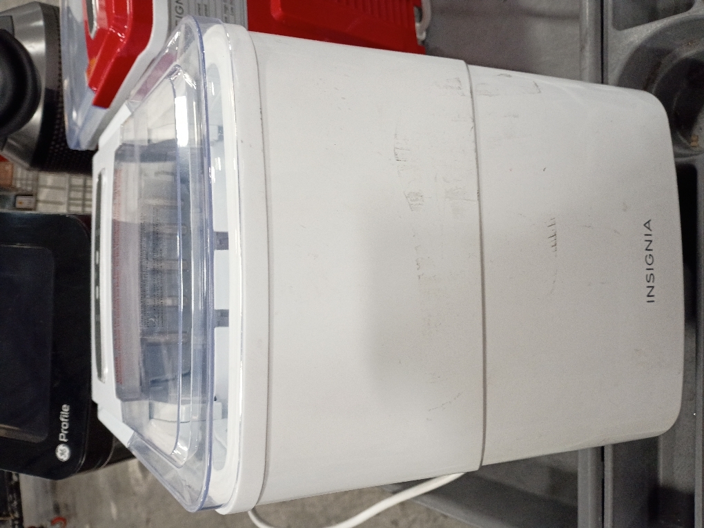 26 Lb. Portable Ice Maker with Auto Shut-Off -Color WHITE  (see the picture for the color)