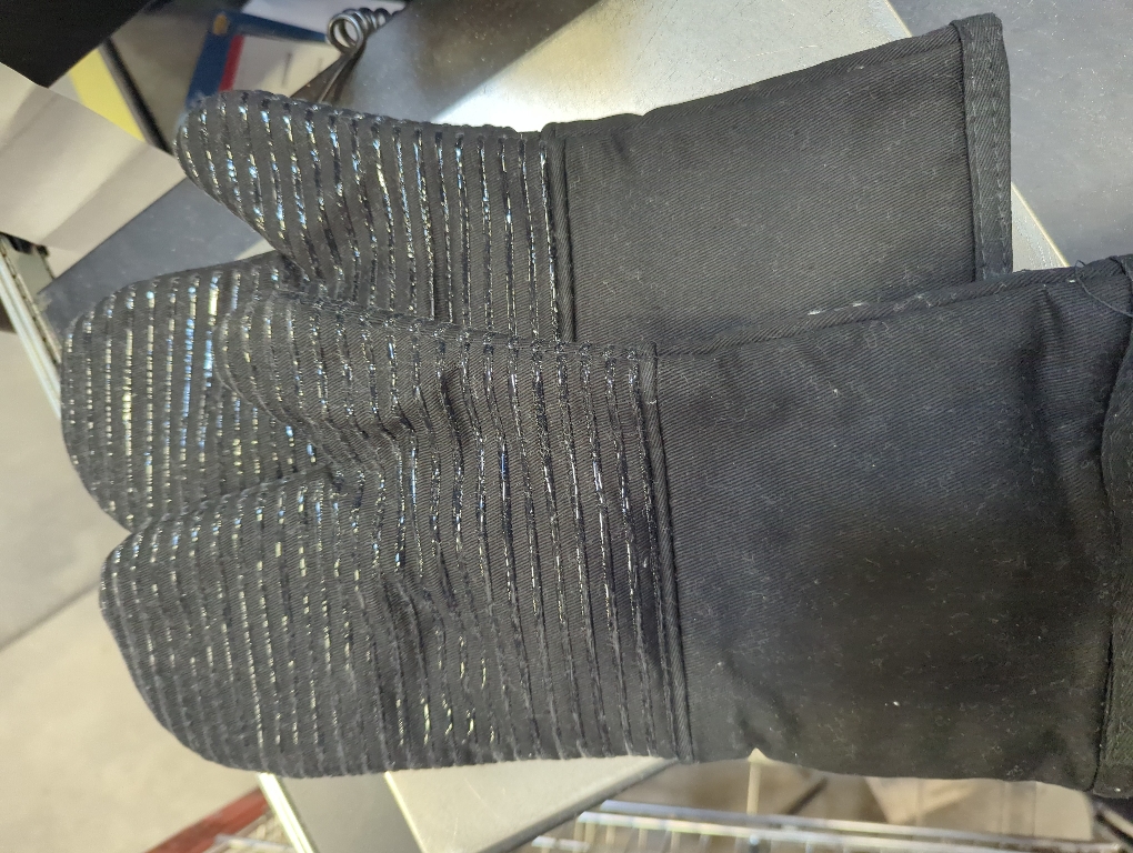 All Clad Silicone Oven Mitt: Heat Resistant up to 500 Degrees - 100% Cotton & Silicone, 14x7 Oven Mitt for Kitchen and Barbeque, 2-Pack, Black