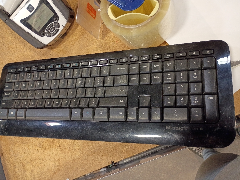 Microsoft Wireless Keyboard 850 Special Edition with AES - Black. Wireless Keyboard. Snap-In USB Transceiver