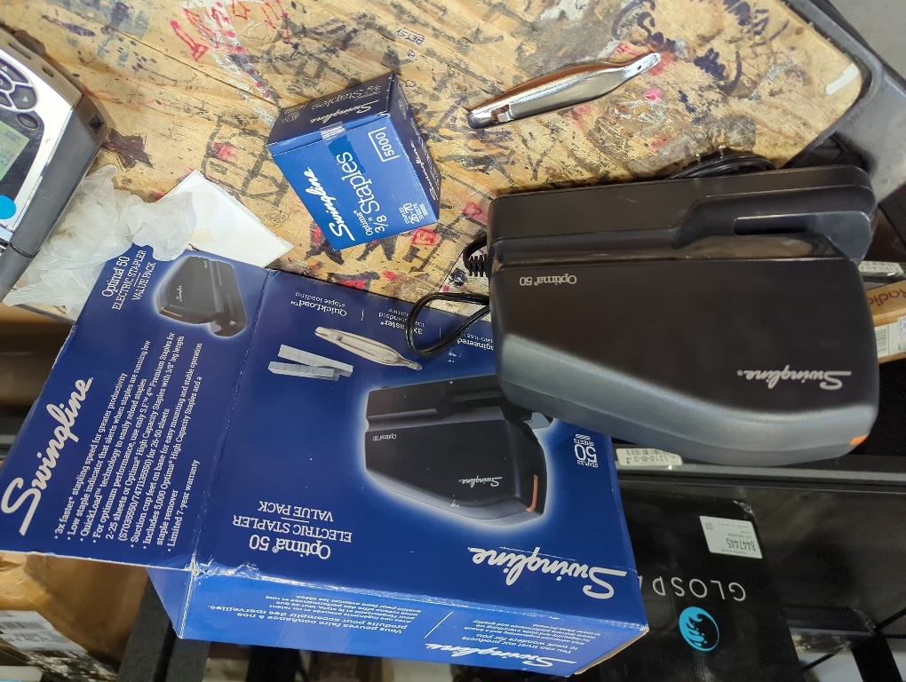 Swingline Electric Stapler Value Pack, 50 Sheet Capacity, includes Optima 50 Stapler, 5000 Staples and Staple Remover (48209)