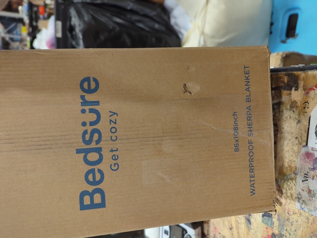 Bedsure GentleSoft Sherpa Fleece Throw Blanket for Couch - Thick and Warm Throw for Women and Men, Soft Fuzzy Plush Blanket for Winter, Navy, 50x60 Inches