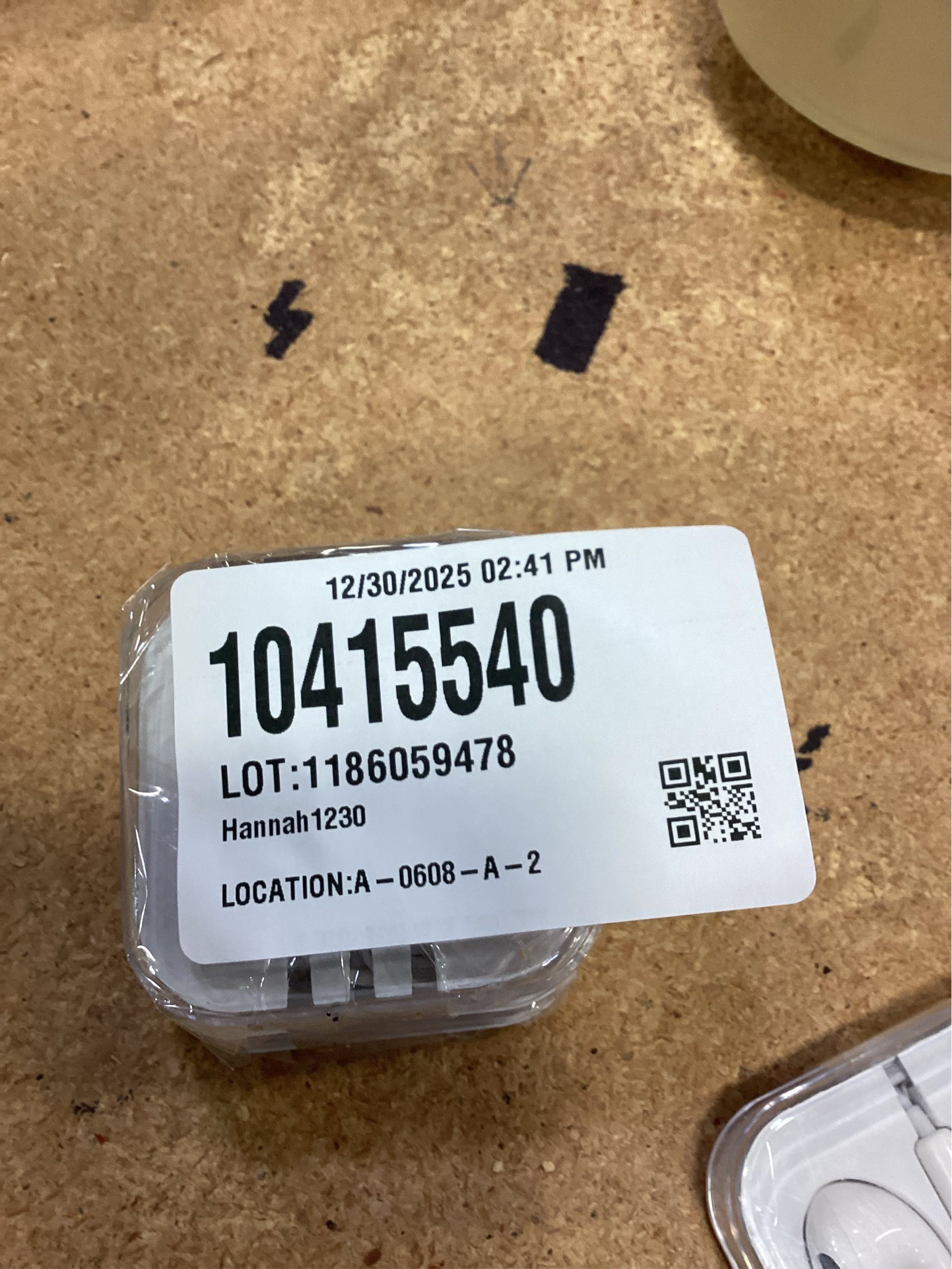 [2 Pack] WEIZY Aux Earbuds/Earphones, Vize 3.5mm Wired Headphones Noise Isolating Earphones Volume Control & Built-in Microphone Compatible with iPhone/Samsung/Android/MP3/MP4