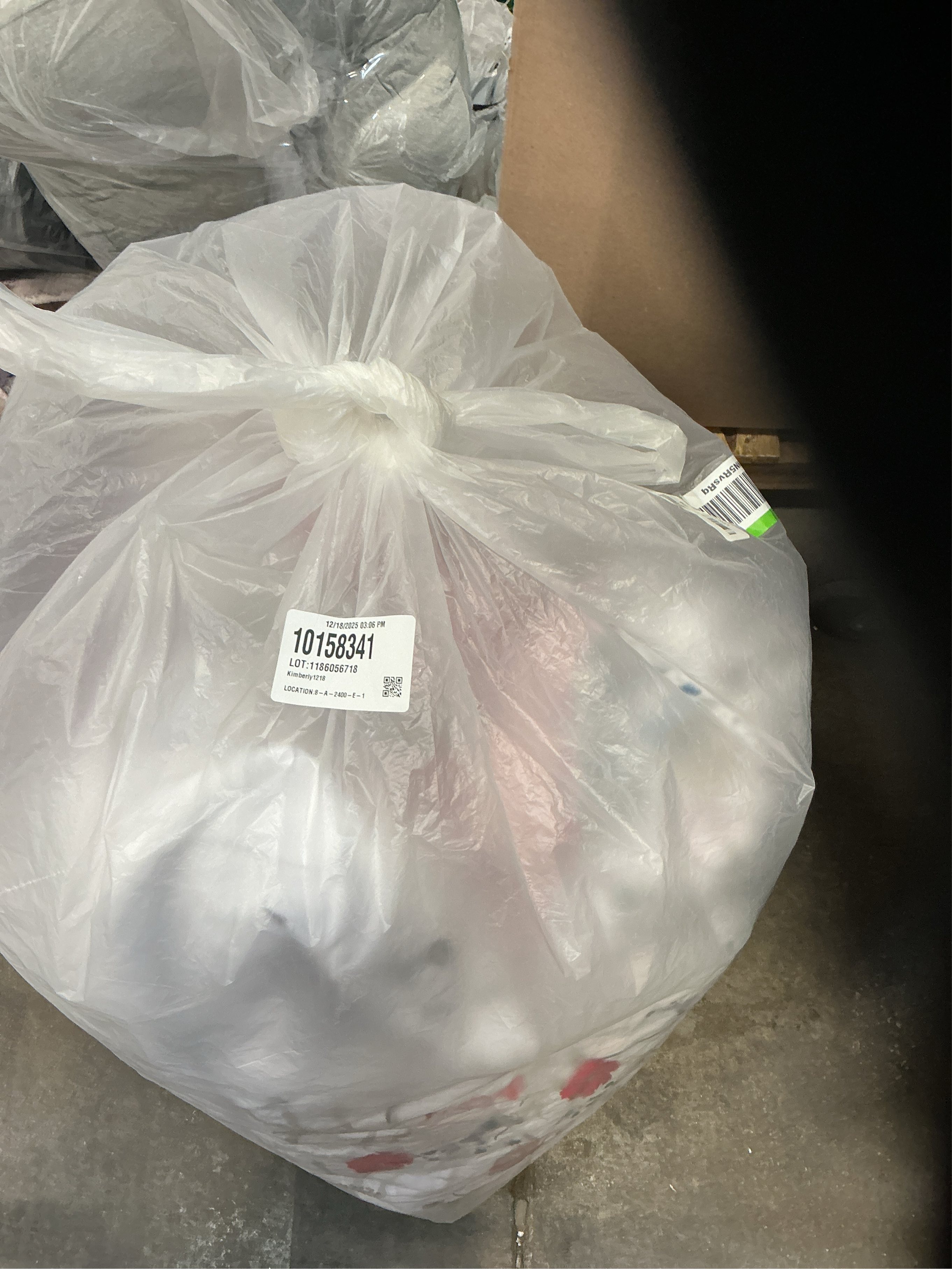 Amazon Basics Full/Queen Size Comforter Sets, Ultra-Soft Lightweight Microfiber Reversible 3-Piece Bedding, Pink Floral