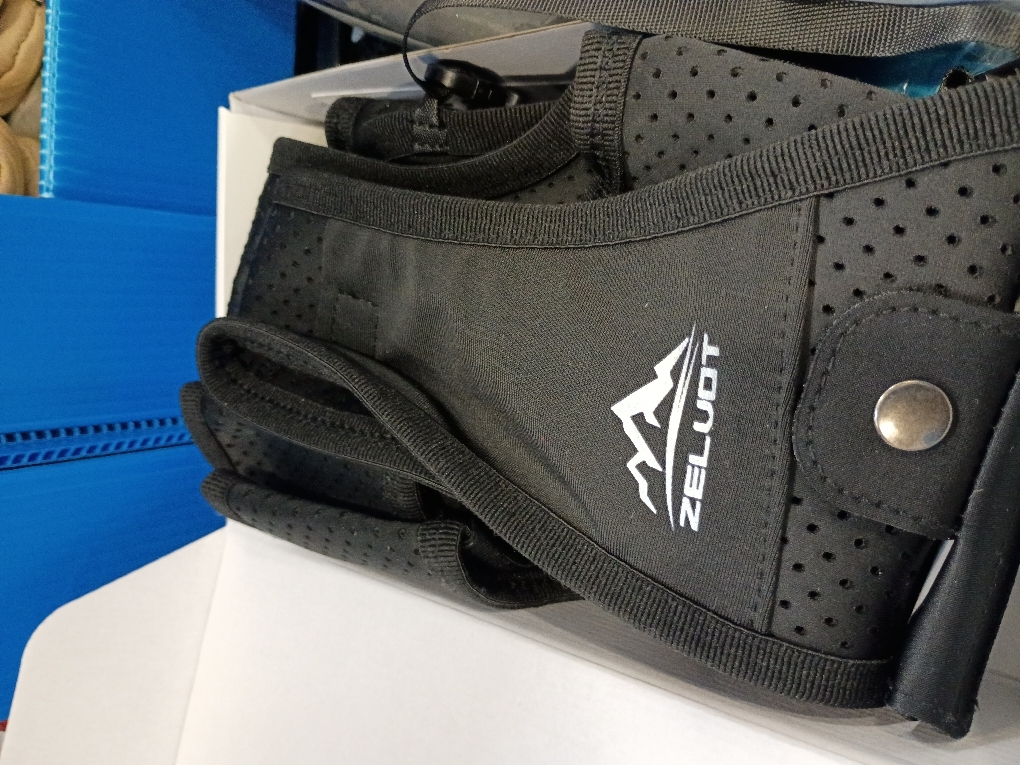 Running Vest for Women Men, USA Original Patent, Adjustable Chest Straps Running Hydration Vest with 500ml Soft Flask, Lightweight Reflective Hydration Backpack for Marathon