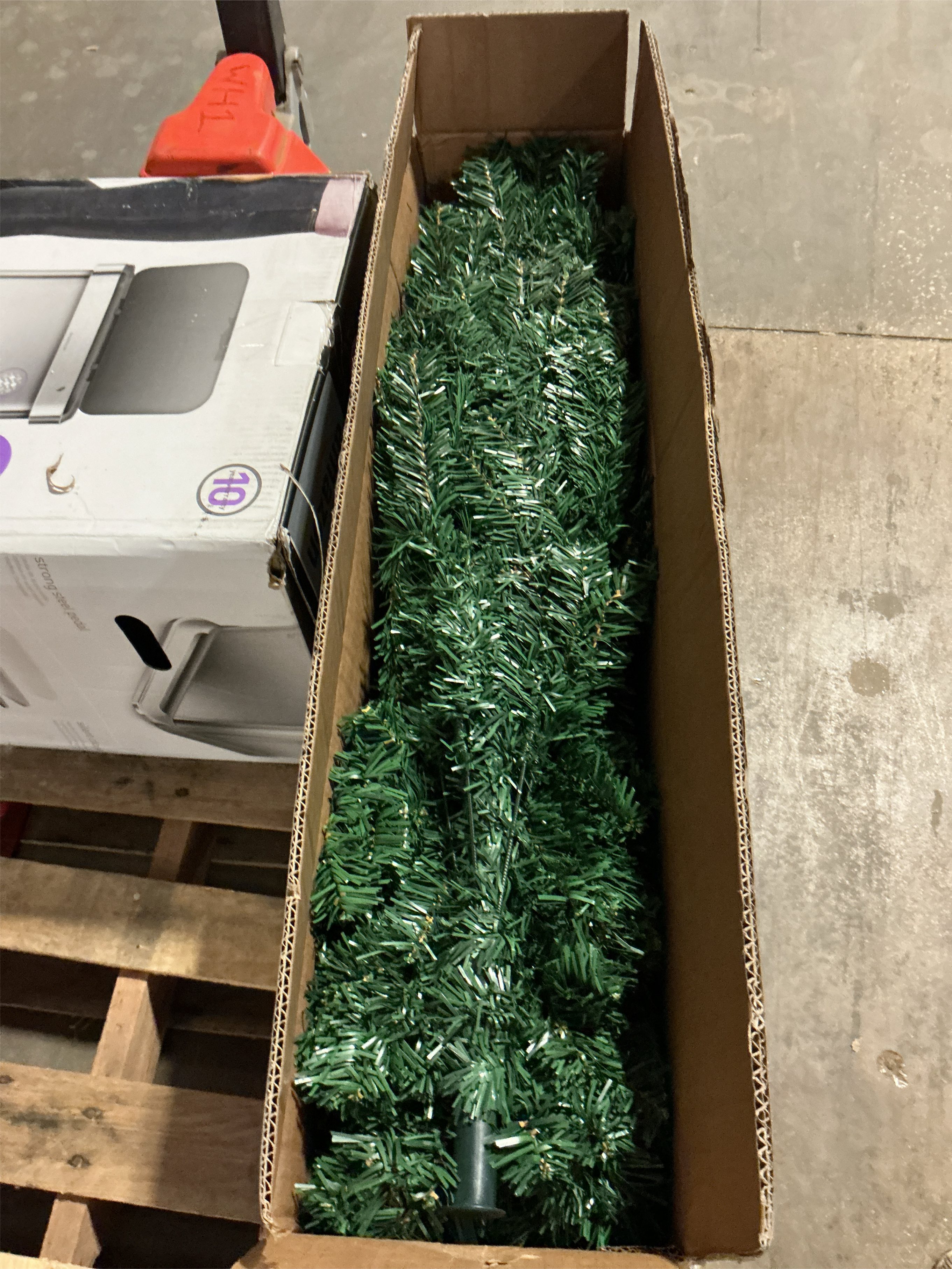 Lulu Home 6FT Christmas Tree, Artificial Christmas Tree with RC 300 LEDs Warm White & Multicolored String Lights(NOT Pre-Strung) for Indoor Outdoor Winter Decoration, 11 Lighting Modes with Timer