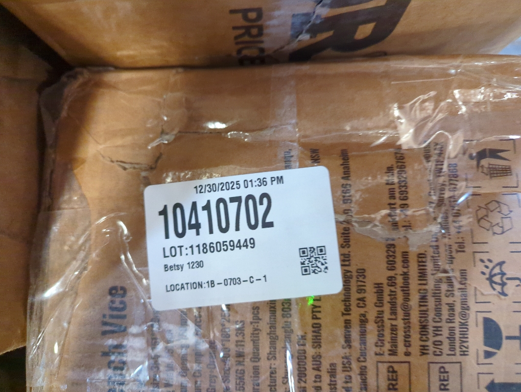 PONY Heavy Duty Bench Vise, 5-inch Jaw Width and Opening, 360-Degree Swivel Base With Anvil, Utility Combination Pipe Home Vise for Woodworking, One-Pair Vise Jaw Pad Included