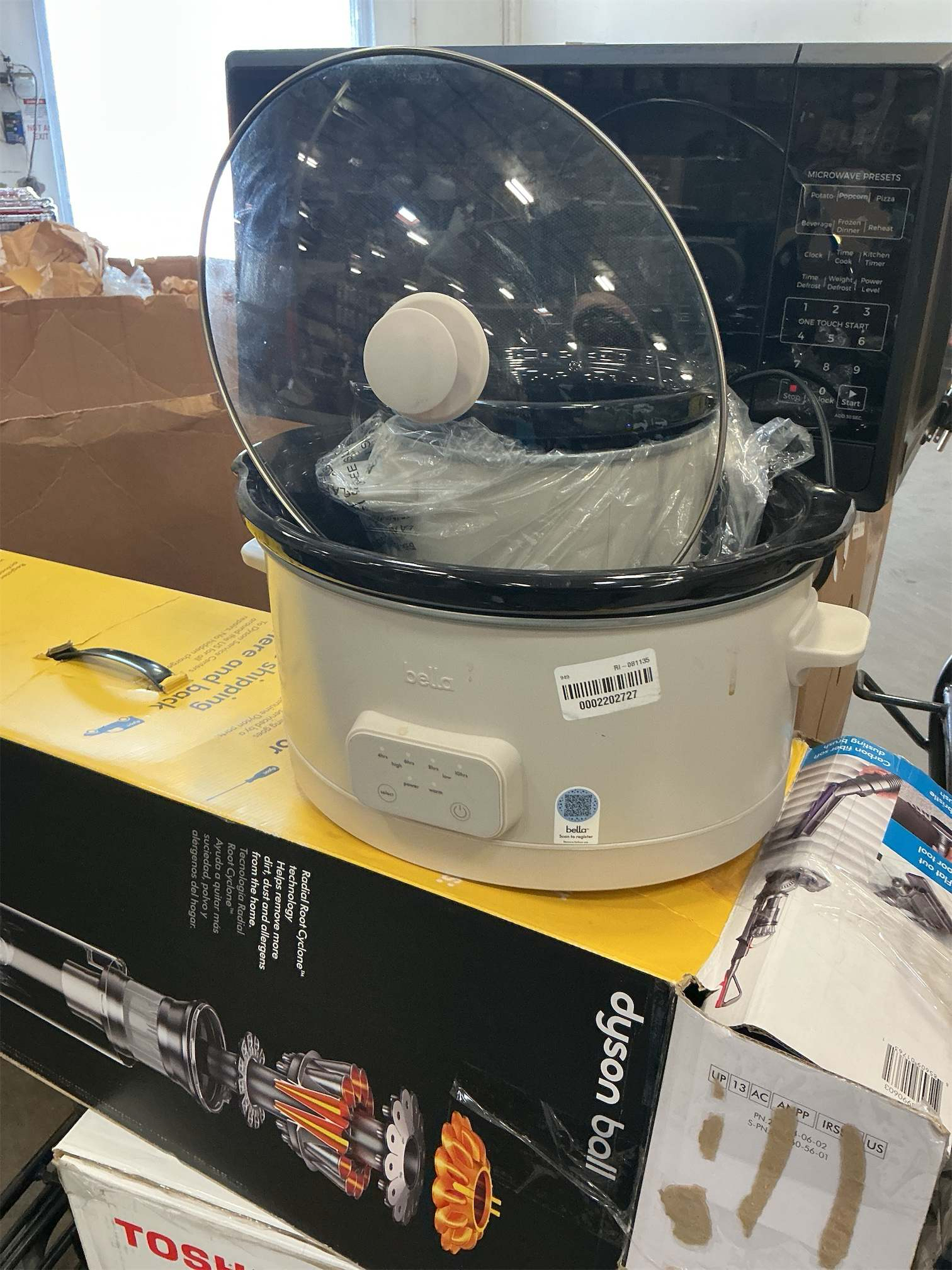 bella 6.0 Qt Programmable Slow Cooker, Ceramic Nonstick Coating, Adjustable Temperature & Cooking Times, Dishwasher Safe Stoneware Pot & Tempered Glass Lid, Tangle Free Cord Wrap, Oatmilk ‼️product may have stains or missing pieces‼️