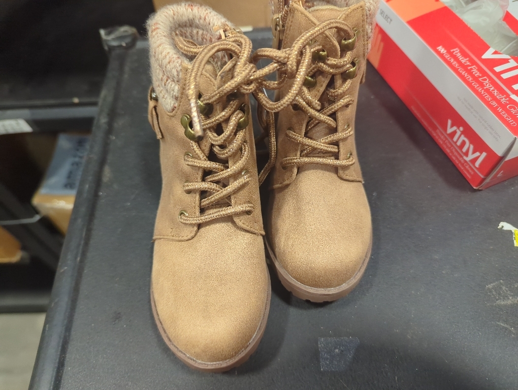 Size 10 Color brown fur lined boots