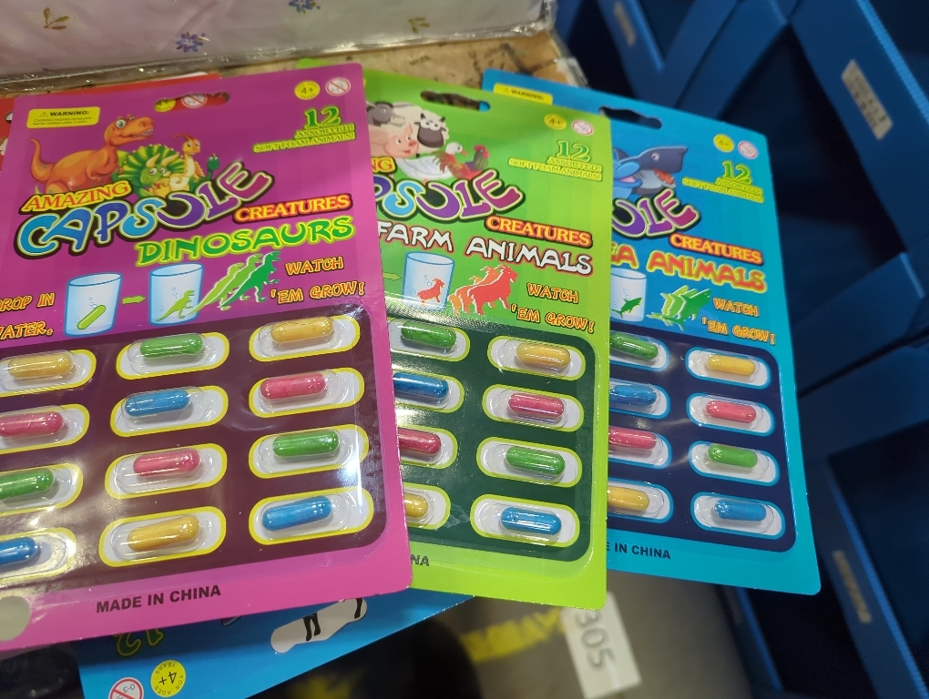 Gejoy 8 Pieces Water Capsules Water Animals Dinosaur Unicorn Sea Creature Party Cognition Sponge Pills Bath Expanding Foam Animal Capsules