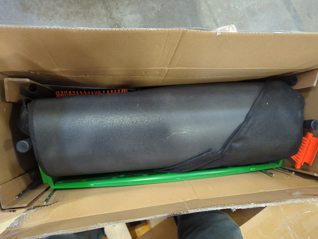 Scotts Outdoor Power Tools LSW70026S 26-Inch Push Lawn Sweeper, Black/Green