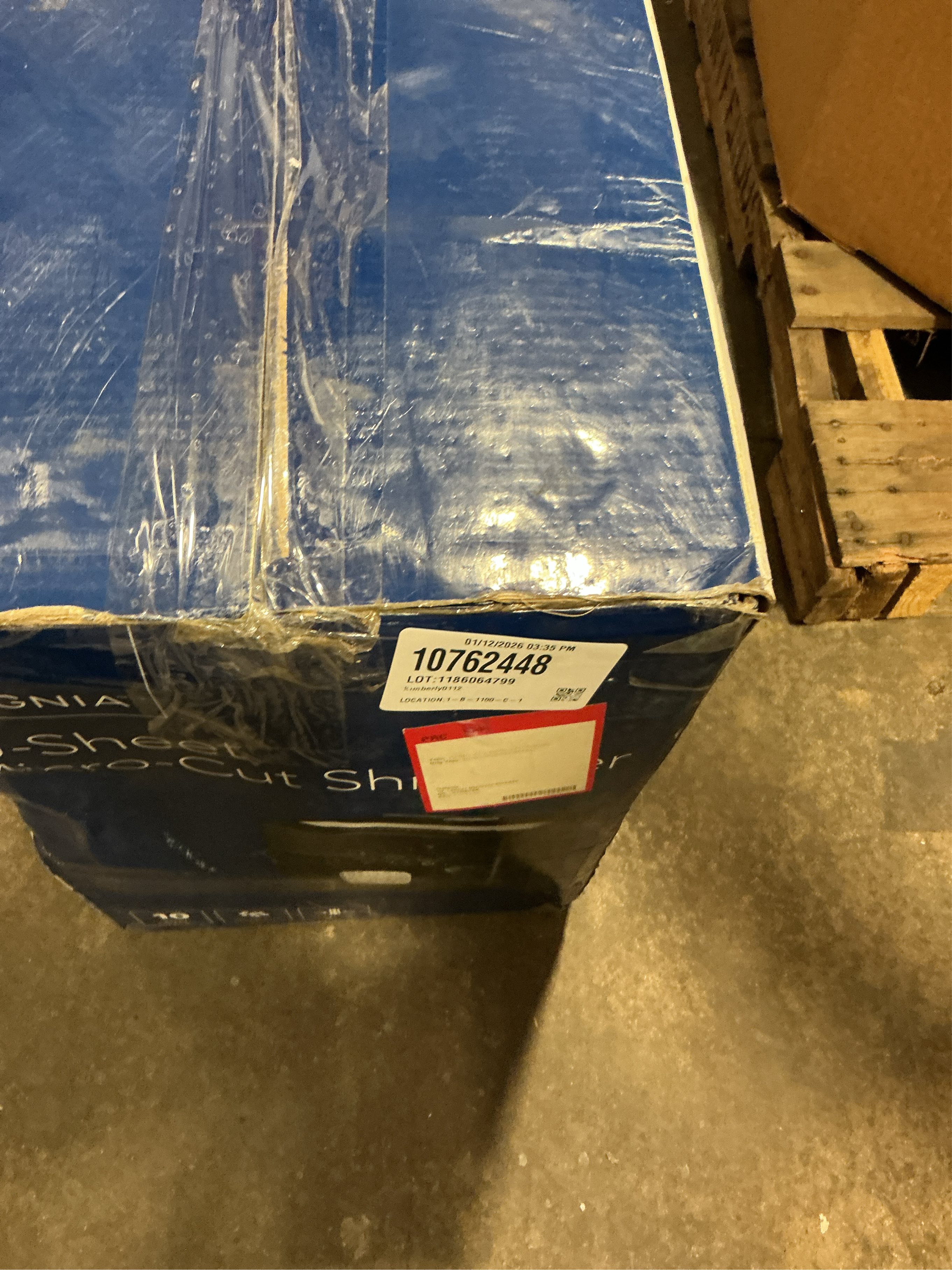 Insignia™ - 10-Sheet Microcut Shredder - Black