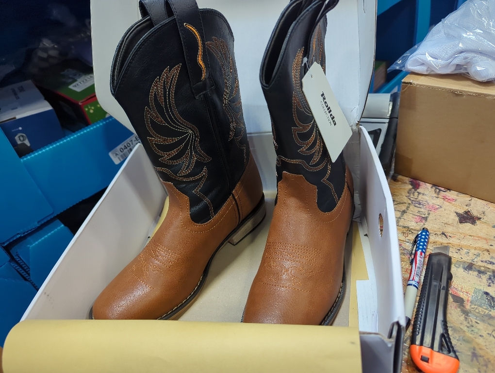 Size 7 ... Botas vaqueras bordadas ,estilo vaquero, punta cuadrada, hasta media pantorrilla.