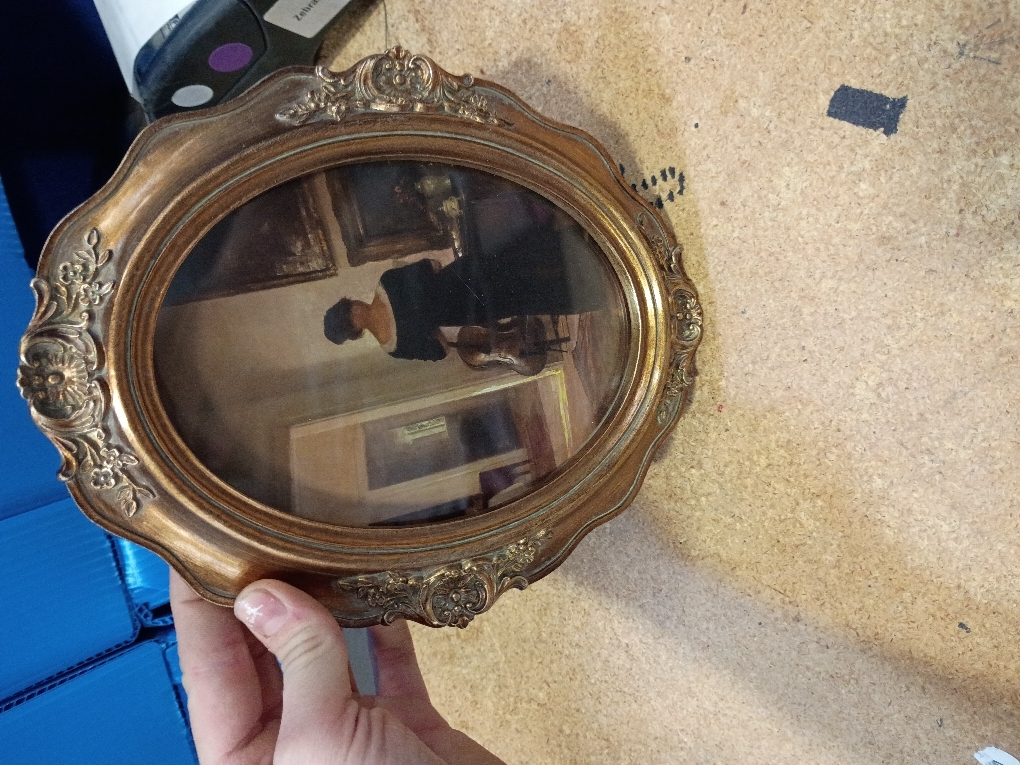 SIKOO Vintage Picture Frames 5x7 Oval Picture Frame Tabletop and Wall Mount Antique Picture Frame with High Definition Glass Front,Oval Wall Art, Bronze Gold