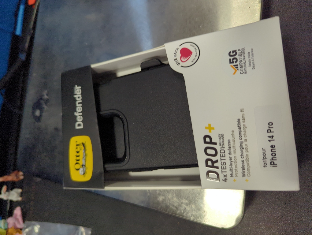 OtterBox Defender Case for Apple iPhone SE 2022 / SE 2020 / 8 / 7-Black - Black - 1 Count