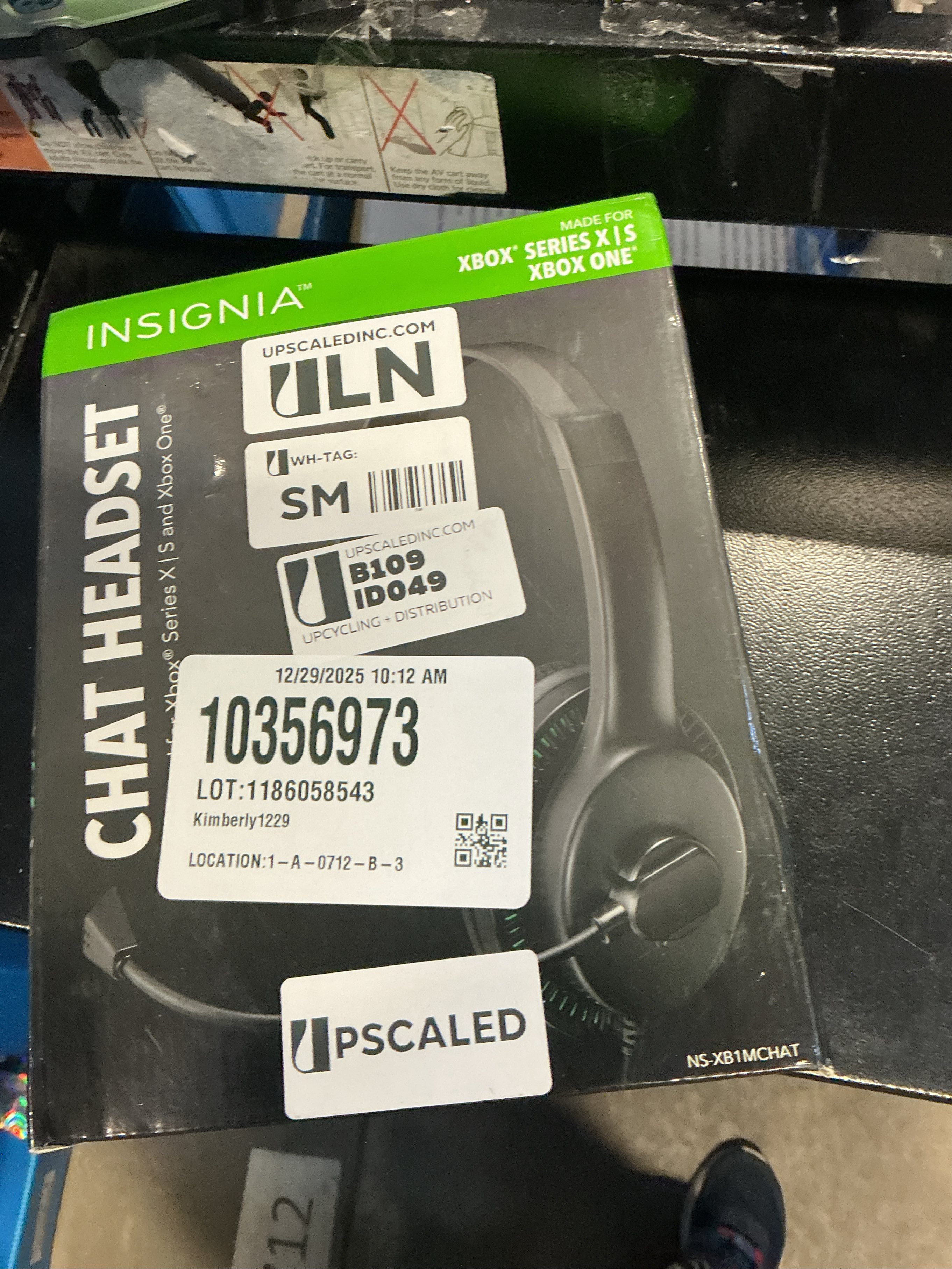 Insignia - Wired Chat Headset for Xbox Series X | S and Xbox One - Black/Green