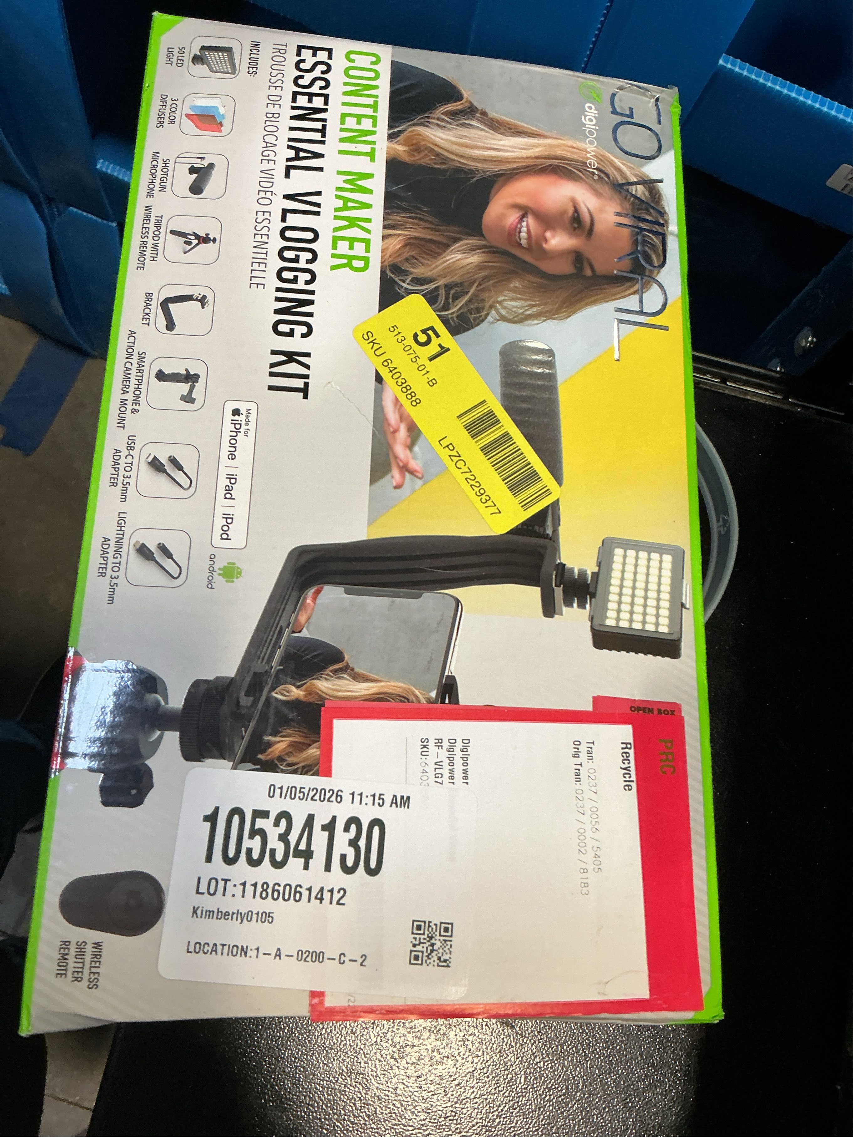 Digipower - Content Maker Essential Vlogging Kit with Light, Microphone, Tripod, and Remote. - Black