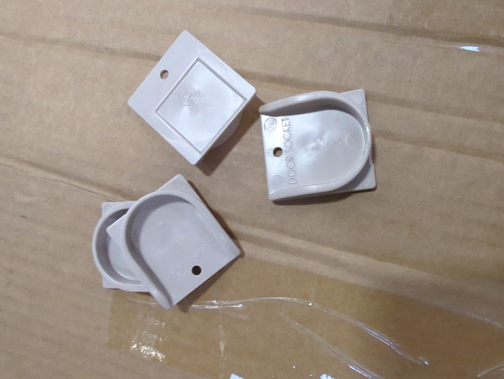 Toddleroo by North States - Diamond Mesh Wooden Baby Gate: Pressure Mounted Baby Gate for Doorways - Adjustable 26.5 to 42 Inches Wide - 23 Inches Tall