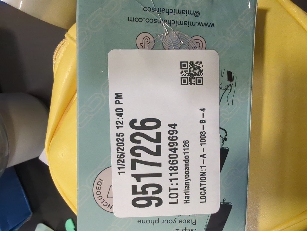 MoKo Phone Chain Crossbody, Metal Cell Phone Lanyard, Universal Phone Lanyard Strap for iPhone, Samsung, Most Smartphones, Phone Crossbody Strap × 1, Wrist Strap x 1,Bright Silver（Heart Shape）