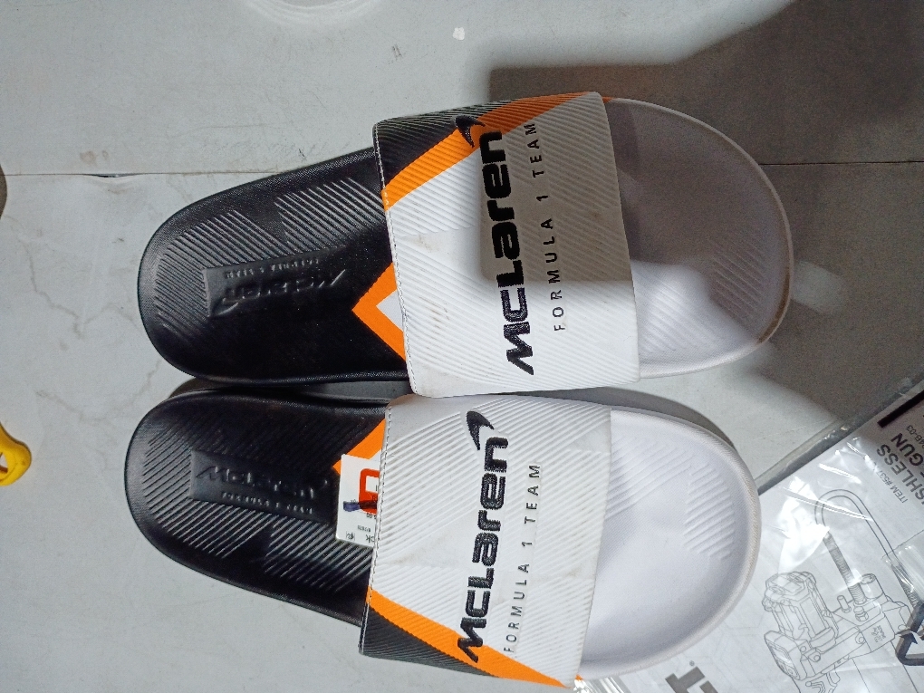 K-Swiss X McLaren Formula 1 Team -  Slide Sandal. (8)