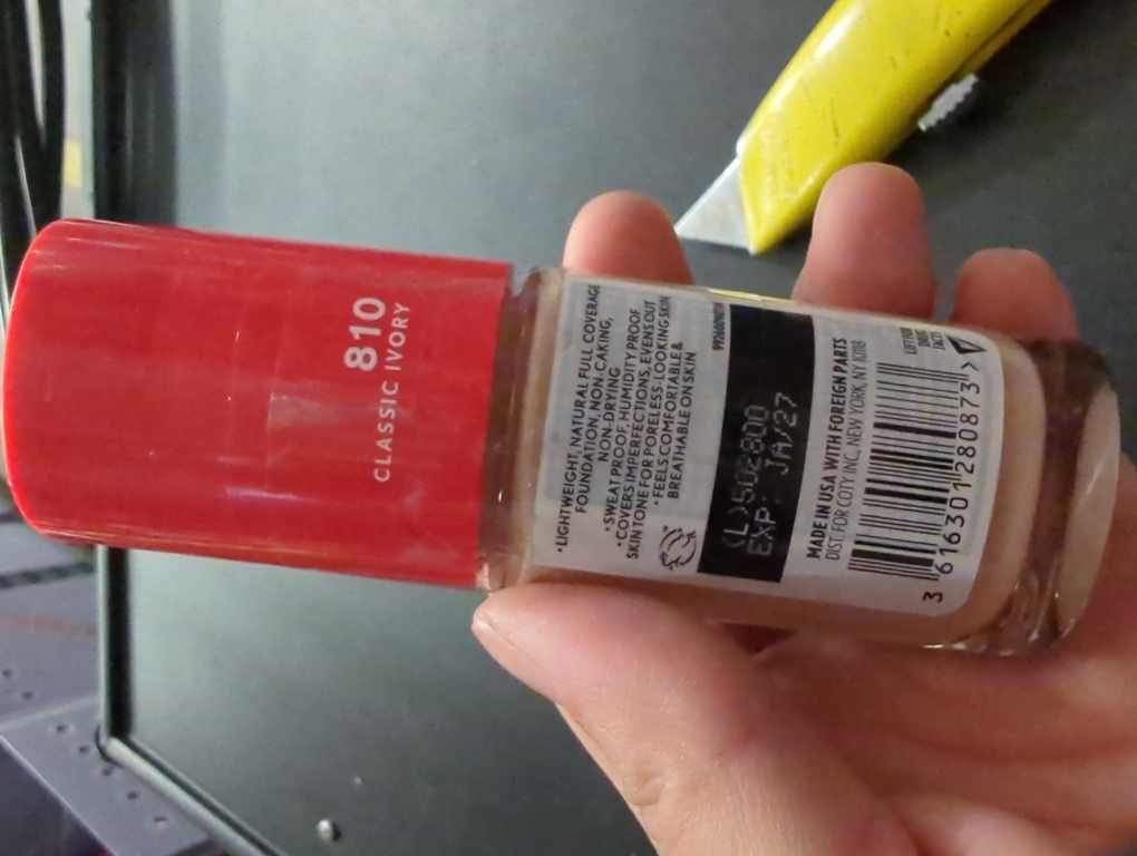 COVERGIRL Outlast Extreme Wear Foundation SPF18, 805 Ivory, 1 oz