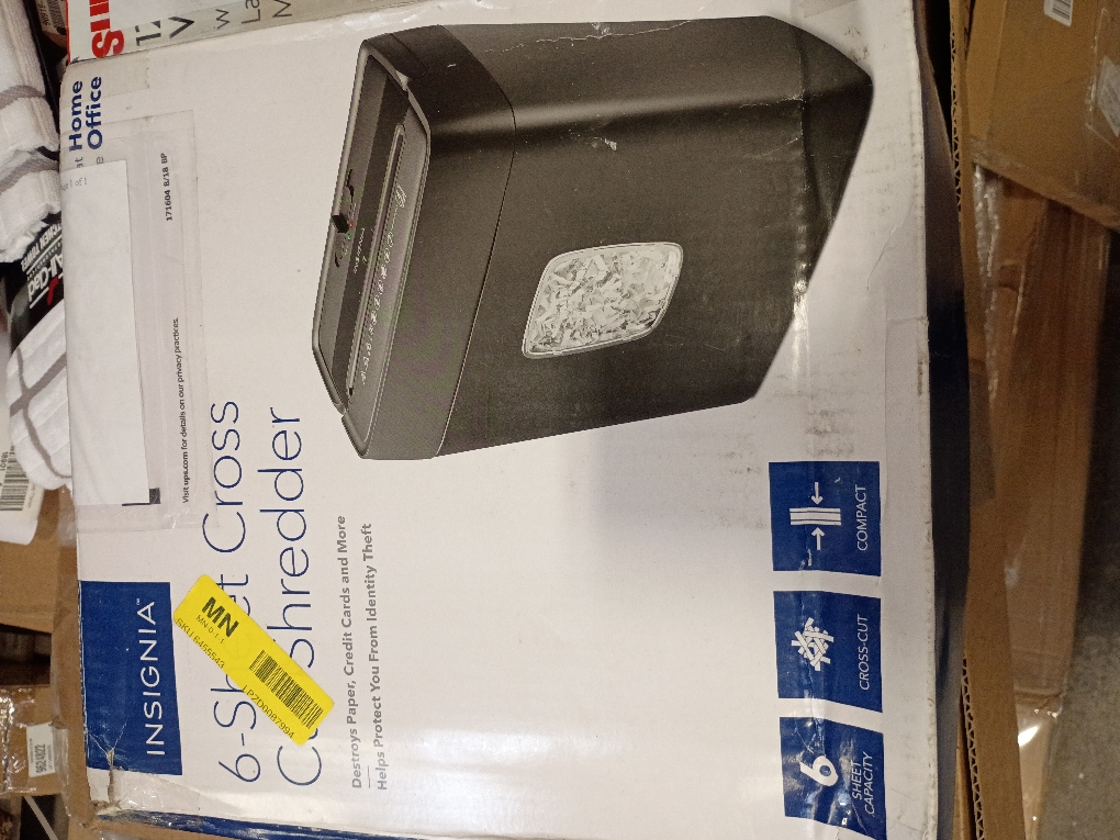 Insignia™ - 6-Sheet Crosscut Shredder - Black