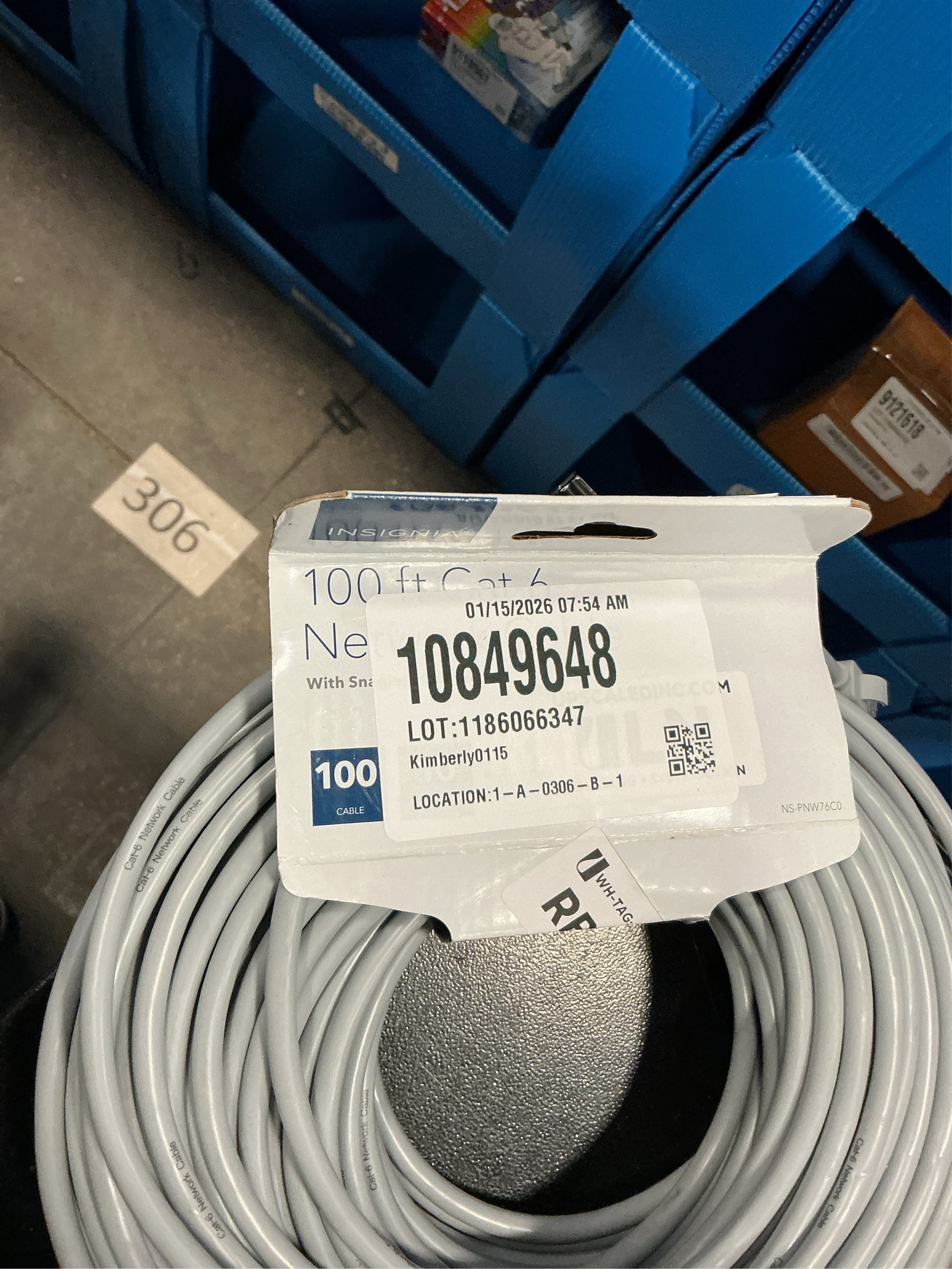 Insignia™ - 100' Cat-6 Ethernet Cable - Gray