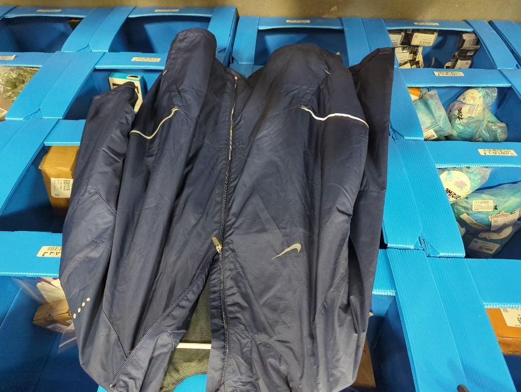 Size XL. .....Nike Men's Sport