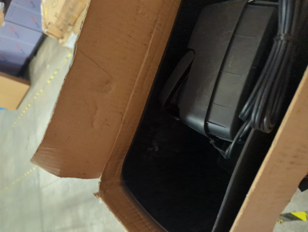 Insignia™ - 6-Sheet Crosscut Shredder - Black