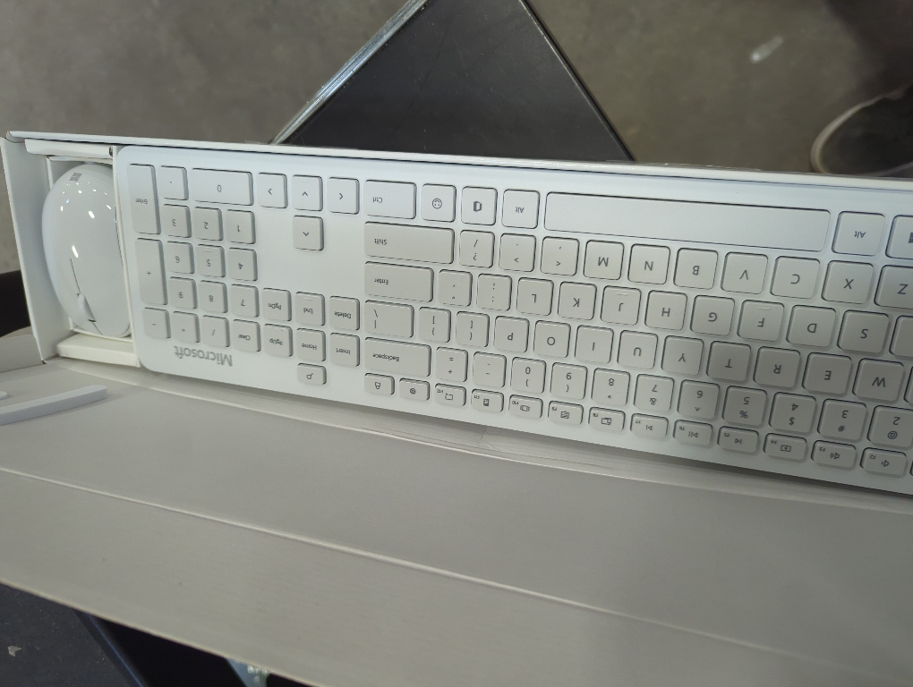 Microsoft Bluetooth Desktop Keyboard & Mouse
