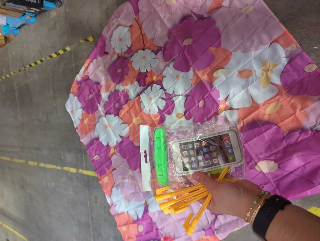 Beach Blanket Waterproof Sandproof 1-7 Adult Oversized 78 '' × 81 '' Lightweight Durable Compact Sand Free Extra Large Beach Mat for Travel Camping Hiking Picnic