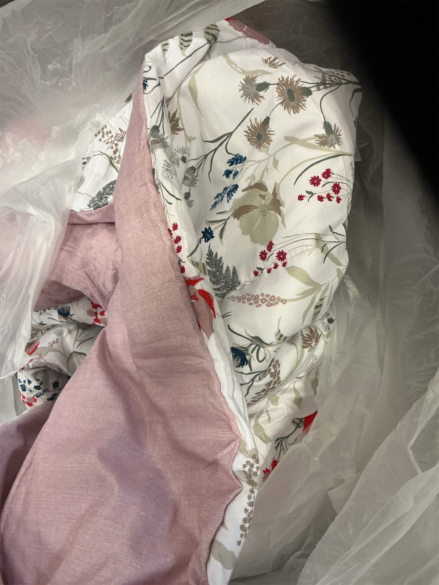 Amazon Basics Full/Queen Size Comforter Sets, Ultra-Soft Lightweight Microfiber Reversible 3-Piece Bedding, Pink Floral