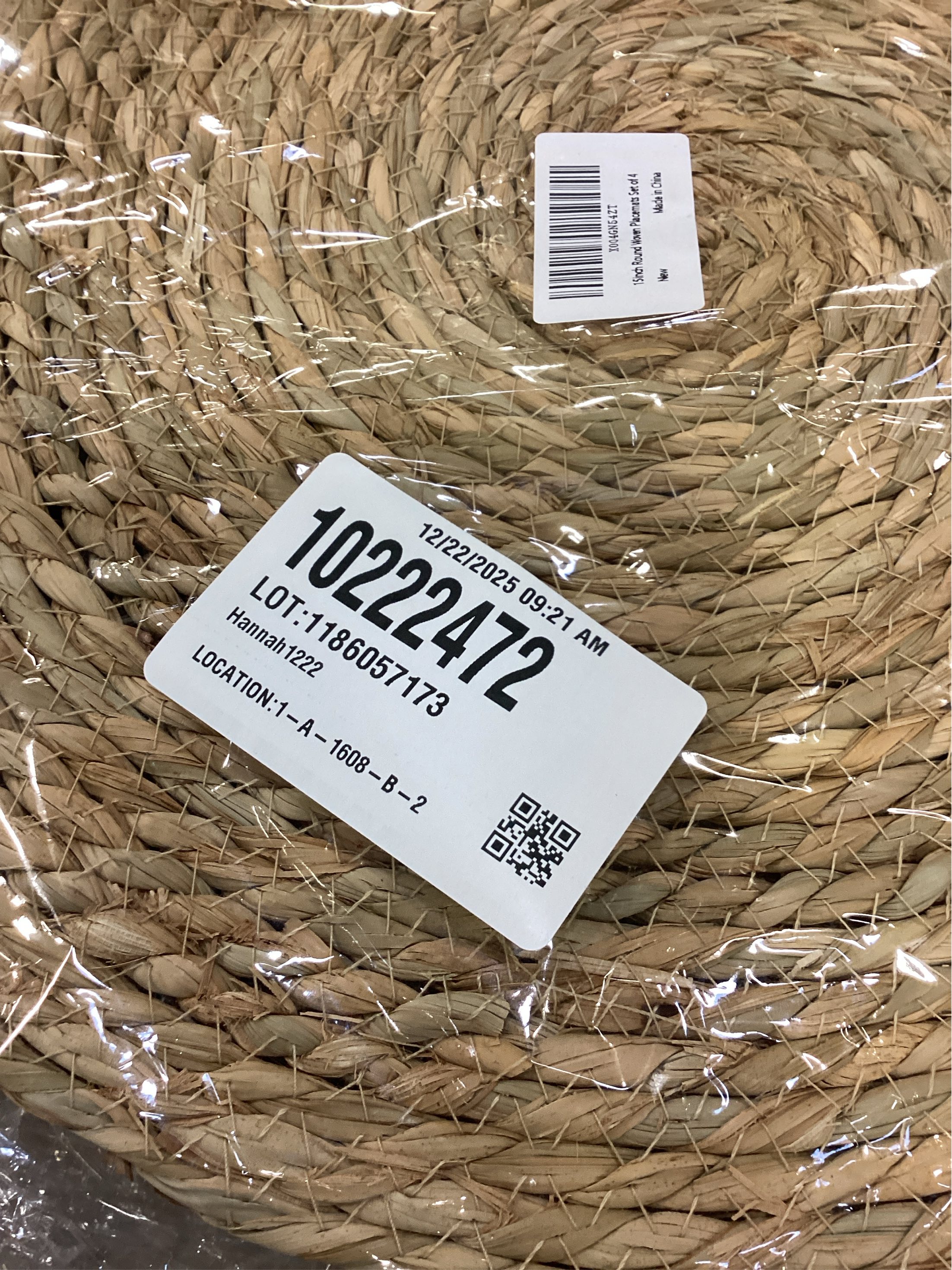 15 inch Round Woven Placemats Set of 4, Boho Rattan Natural Hand-Woven Water Hyacinth Placemats, Chargers for Dinner Plates, Farmhouse Weave Place Mats, Rustic Wicker Table Mats Decor for Home,Wedding