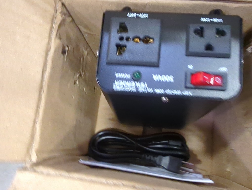 Yinleader 500W Voltage Transformer Power Converter(110V to 220V, 220V to 110V) Step Up/Down Converter 110/120 Volt - 220/240 Volt w/US Power Cord [300W Continuous Power]