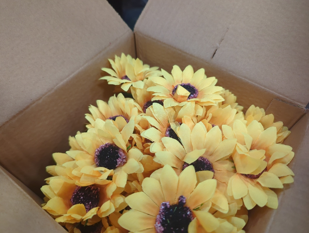 Velener Artificial Silk Sunflower with Rattan Vase Daisy Arrangement, 6 Bunches, 42 Flowers & Stems, Sunflower Bouquet, Handmade Willow, Fake Flowers in Vase for Home Decor, Fall Autumn Decoration