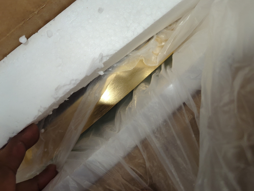 Gold Round Mirror, 30 Inch Circle Bathroom Mirror with Metal Frame, Wall-Mounted for Entryway, Bathroom, Vanity, Living Room