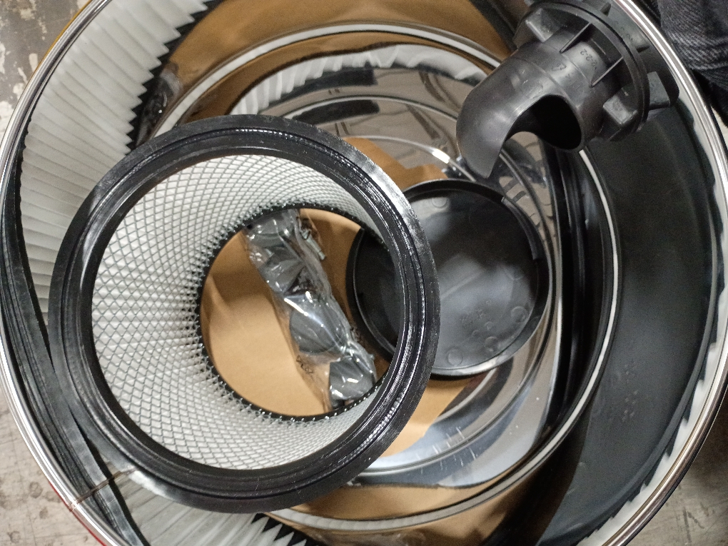 CRAFTSMAN 5-Gallon 4-HP Corded Wet/Dry Shop Vacuum with Accessories Included (missing parts)