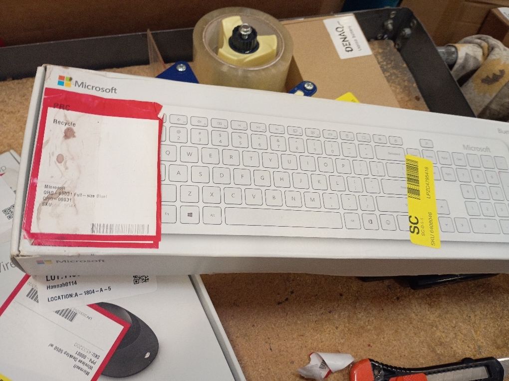 Keychron B6 Pro Full-Size Ultra-Slim Wireless ZMK Custom Keyboard, Triple-Mode 2.4 G/Bluetooth 5.2/Wired Programmable, Lightweight Quiet Key with Numeric Keypad for Mac/Windows, Ivory White