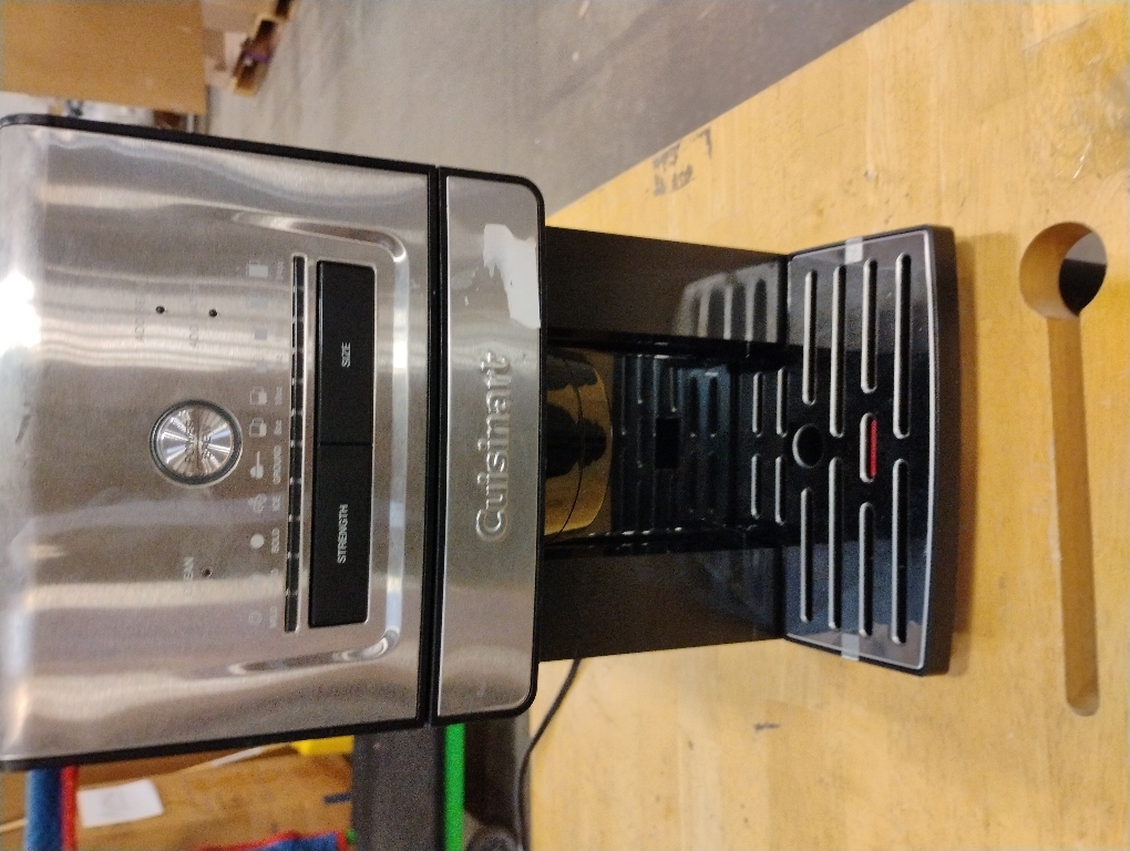 Cuisinart Coffee Maker, Grind and Brew Single Serve Coffee Maker, 6 Cup Sizes, Built-in Stainless Steel Burr Mill, Adjustable Strength, Grind Control and Over Ice Feature, Easy Cleaning, DGB-30‼️Light dirt and missing measuring spoon and reservoir filter‼️