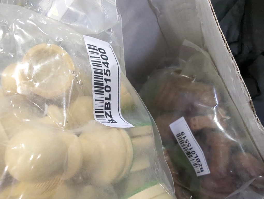 Size 3.75 StonKraft - Wooden Chess Pieces Pawn with Extra Queens Chessmen Figurine Pieces Coins (3.75 King Height)