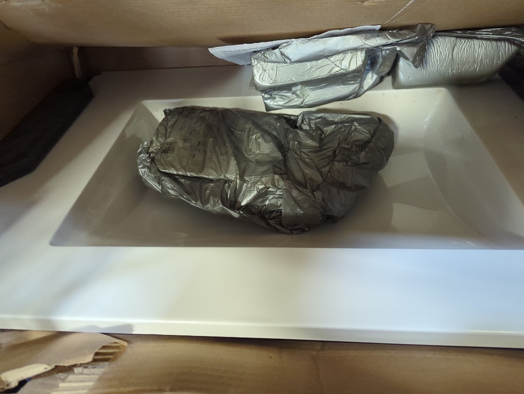 Project Source 31-in x 22-in White Cultured Marble Single Sink 4-in Centerset Faucet Mount Bathroom Vanity Top