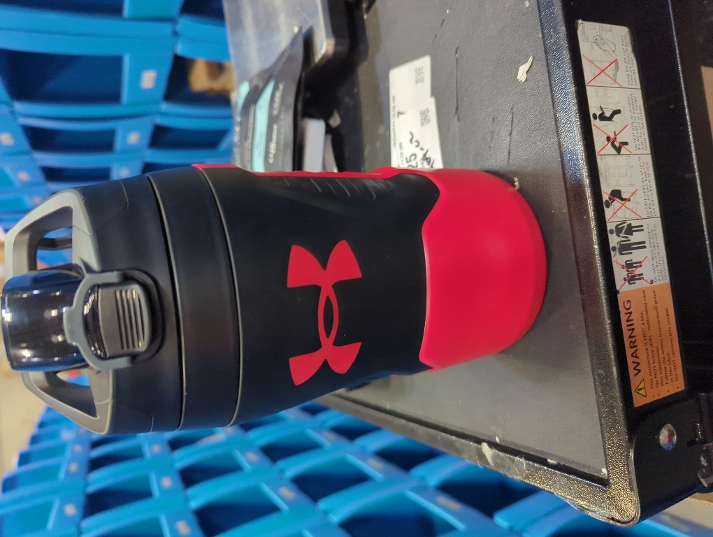 Under Armour 32 oz Insulated Water Bottles - Sports Water Jug with Handle, Fence Hook, Leak Resistant for Baseball, Football & More, 32 oz Water Bottles, Sports Water Bottle Insulated