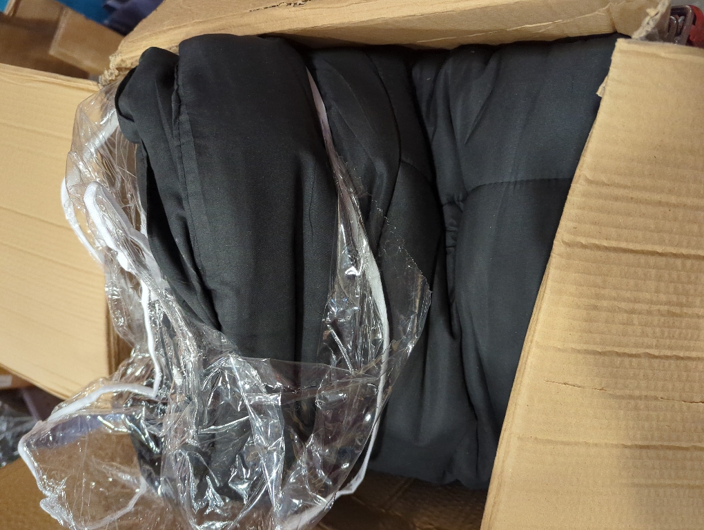 Yogeneg 7 Piece Bed in a Bag King Size Comforter Set Botanical Floral Bedding Set,White Flower Leaves Printed on Black Reversible Design,Soft Microfiber Comforter with Sheet Set,All Season(Black,King)