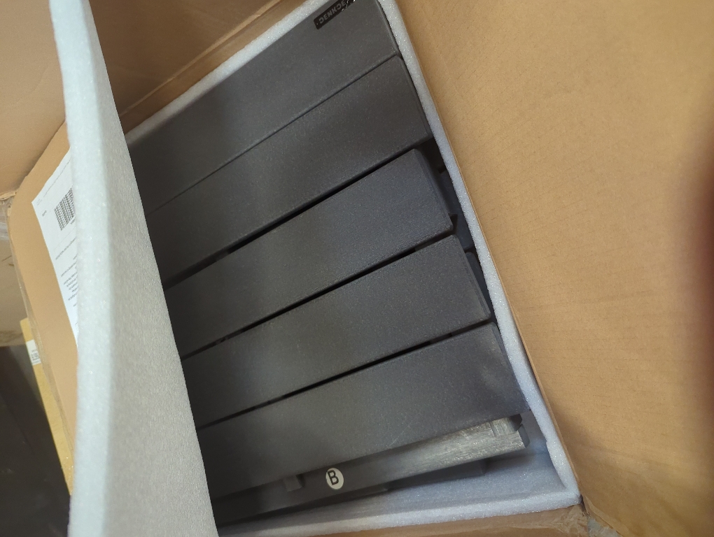 DENKOE Hot Tub Steps - Wood-Looking Plastic, 100% Waterproof, Gray Non-Slip, Heavy Duty Outdoor Spa Stairs - Multi-Use for Porch, Fits Any Size