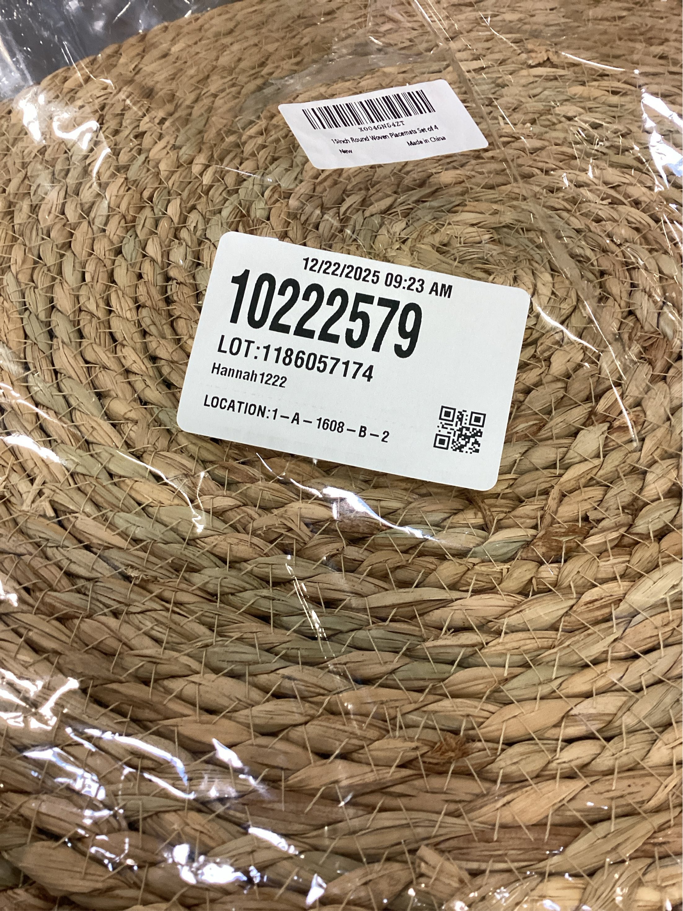 15 inch Round Woven Placemats Set of 4, Boho Rattan Natural Hand-Woven Water Hyacinth Placemats, Chargers for Dinner Plates, Farmhouse Weave Place Mats, Rustic Wicker Table Mats Decor for Home,Wedding