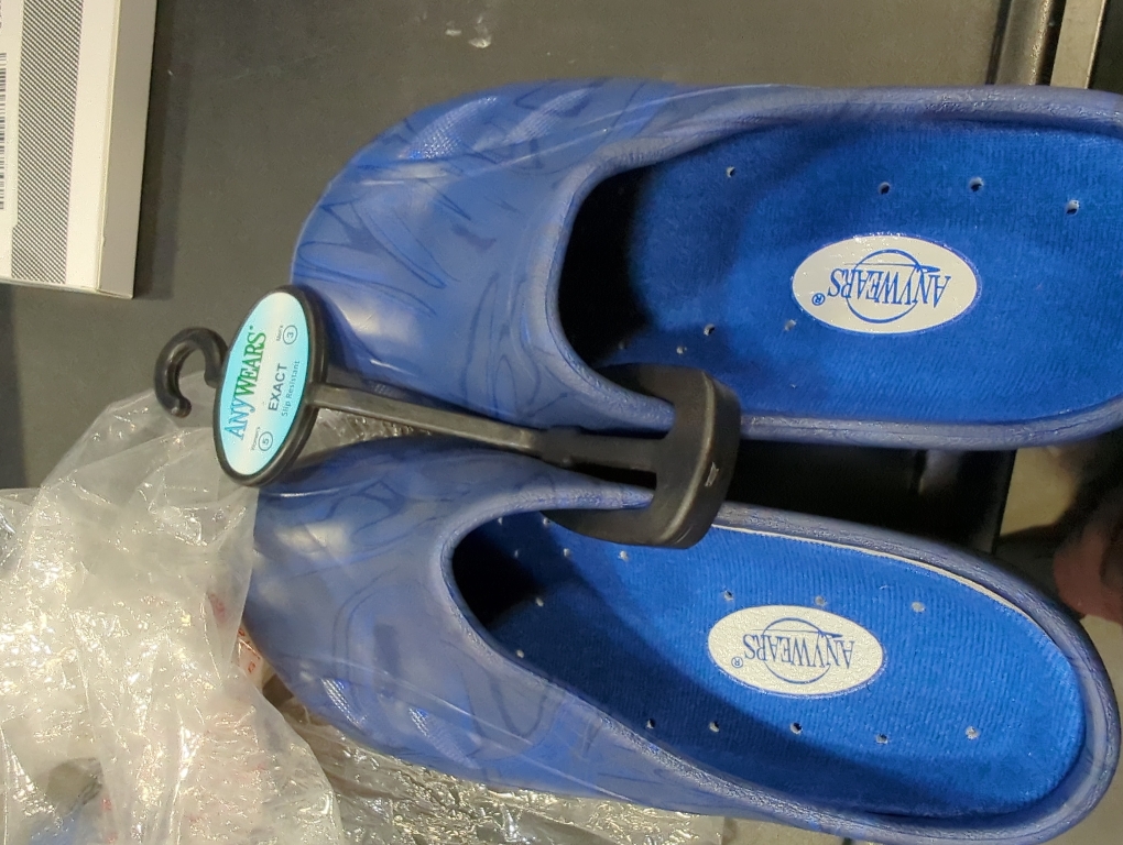 Size 3-5 Anywear Zone Clogs - EVA-Cushioned Non Slip Work Shoes - Breathable Nursing Shoes - Swivel Back Strap Clogs for Men & Women