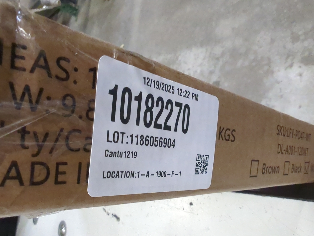 Lufeiya White Computer Desk with Power Outlet, 40 inch Simple Teen Study Table Home Office Work Writing Desks with Charging Station Outlets USB Port Built in, Storage Pocket，White