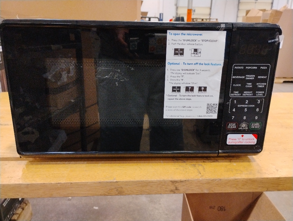 Mainstays 0.7 ft. Countertop Microwave Oven, 700 Watts, Black(Black)‼️needs cleaning and missing plastic wheel‼️